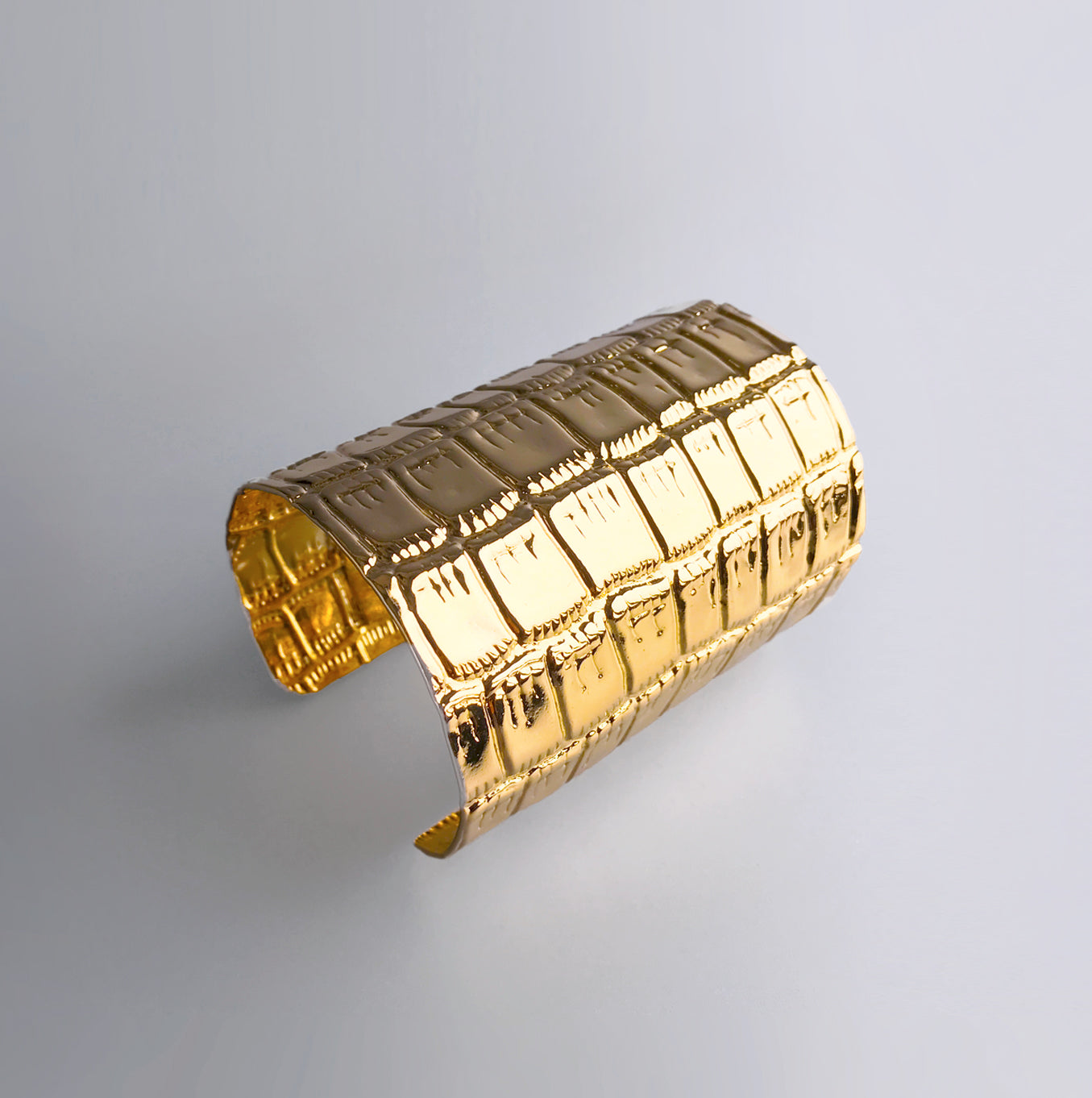 CUFF BRACELET