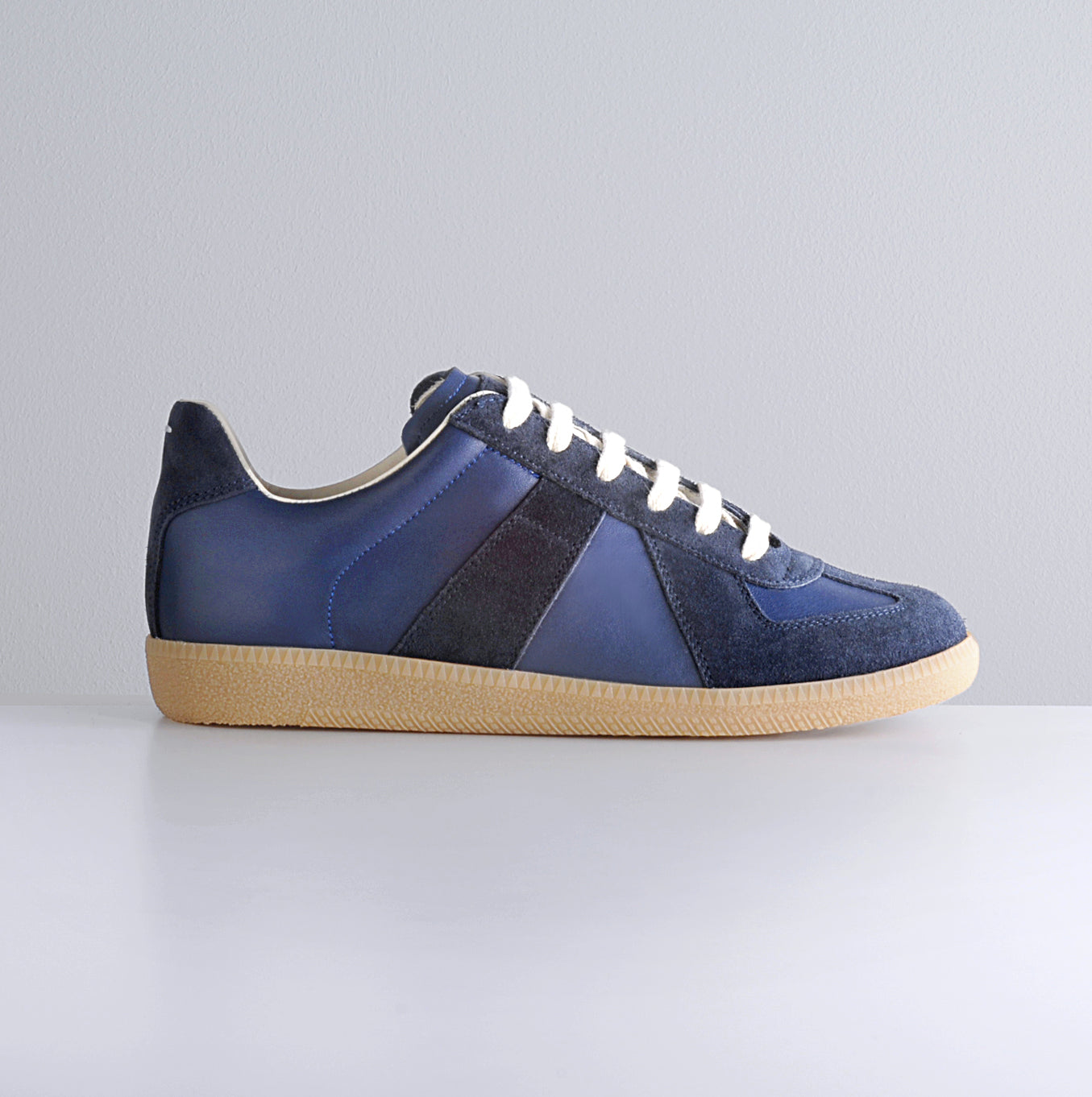 REPLICA SNEAKER