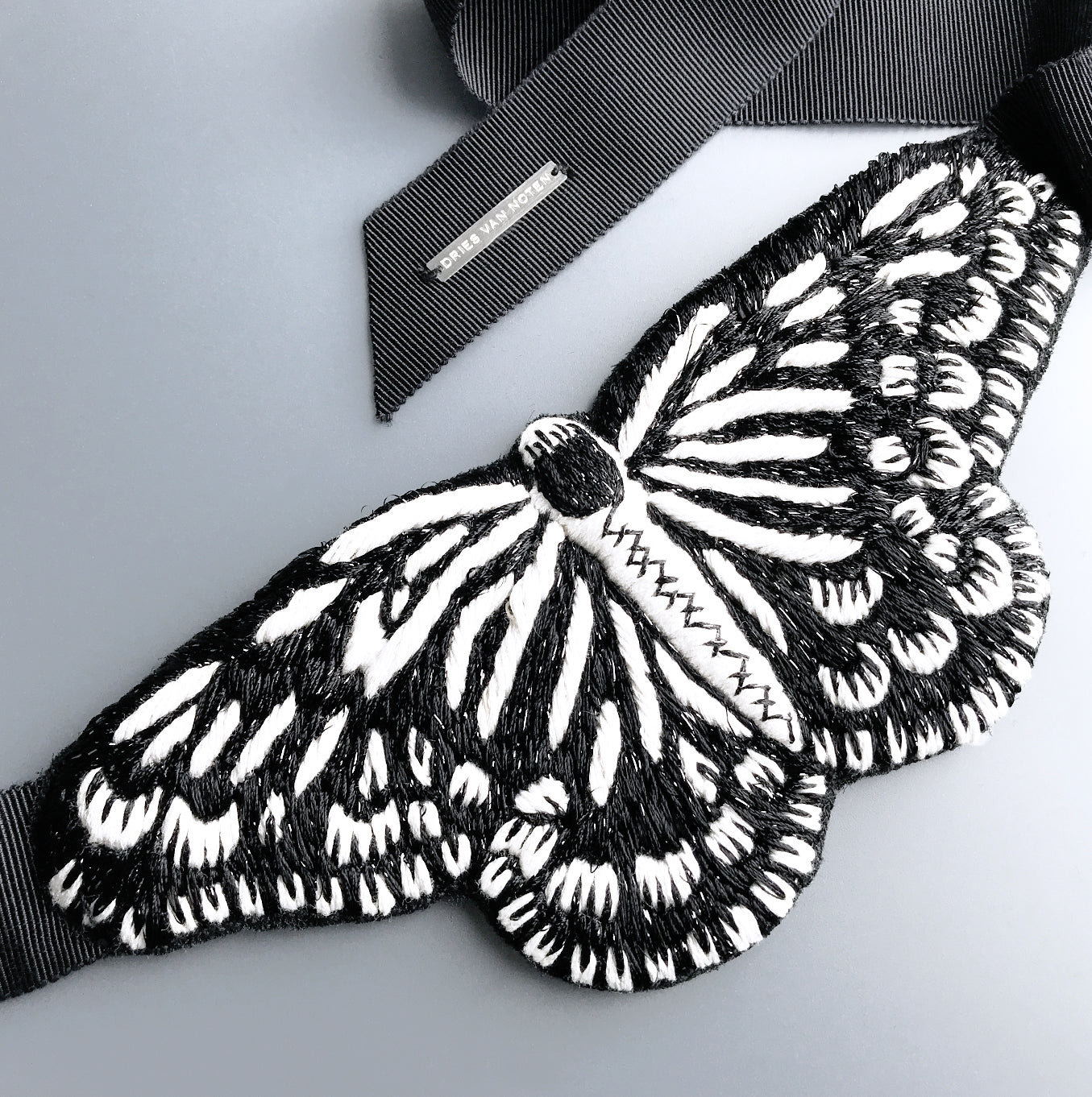 BUTTERFLY CHOKER